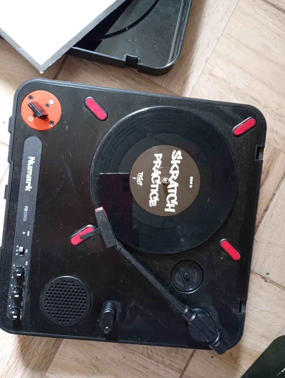 Numark PT01 Scratch gramofon + deska zdarma