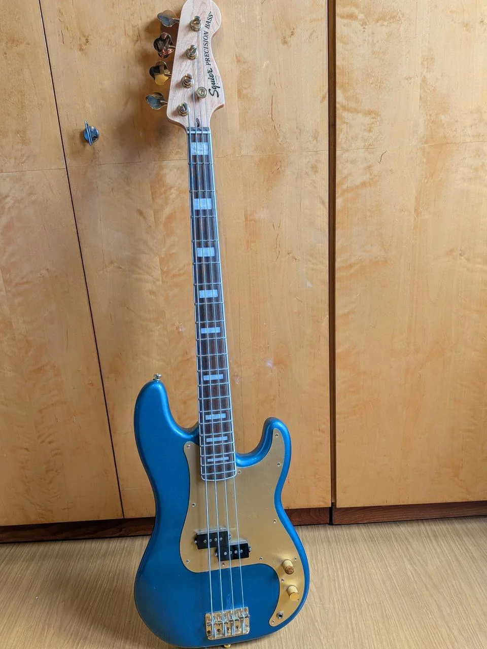 40th ANNIVERSARY squier Precision Bass
