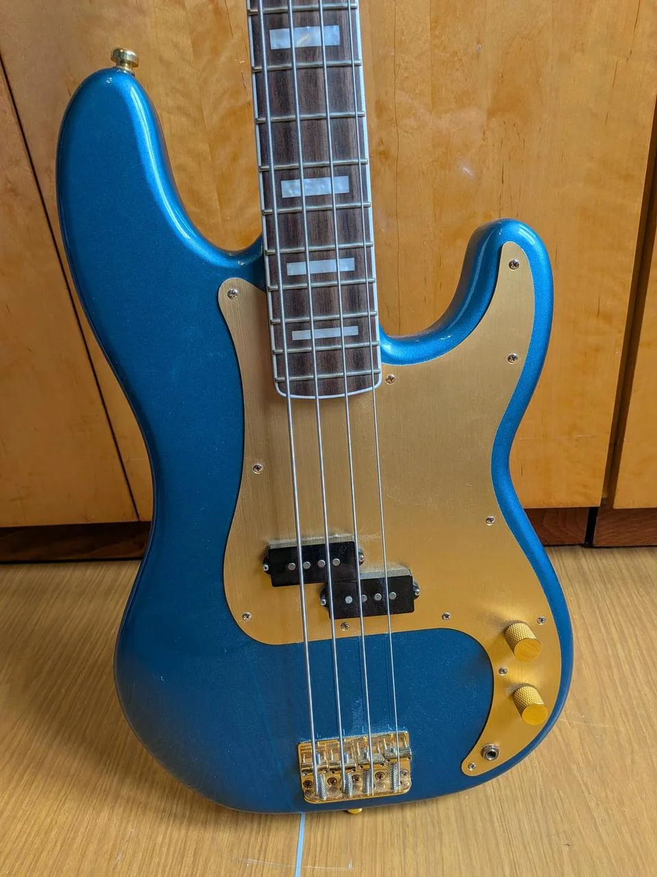 40th ANNIVERSARY squier Precision Bass