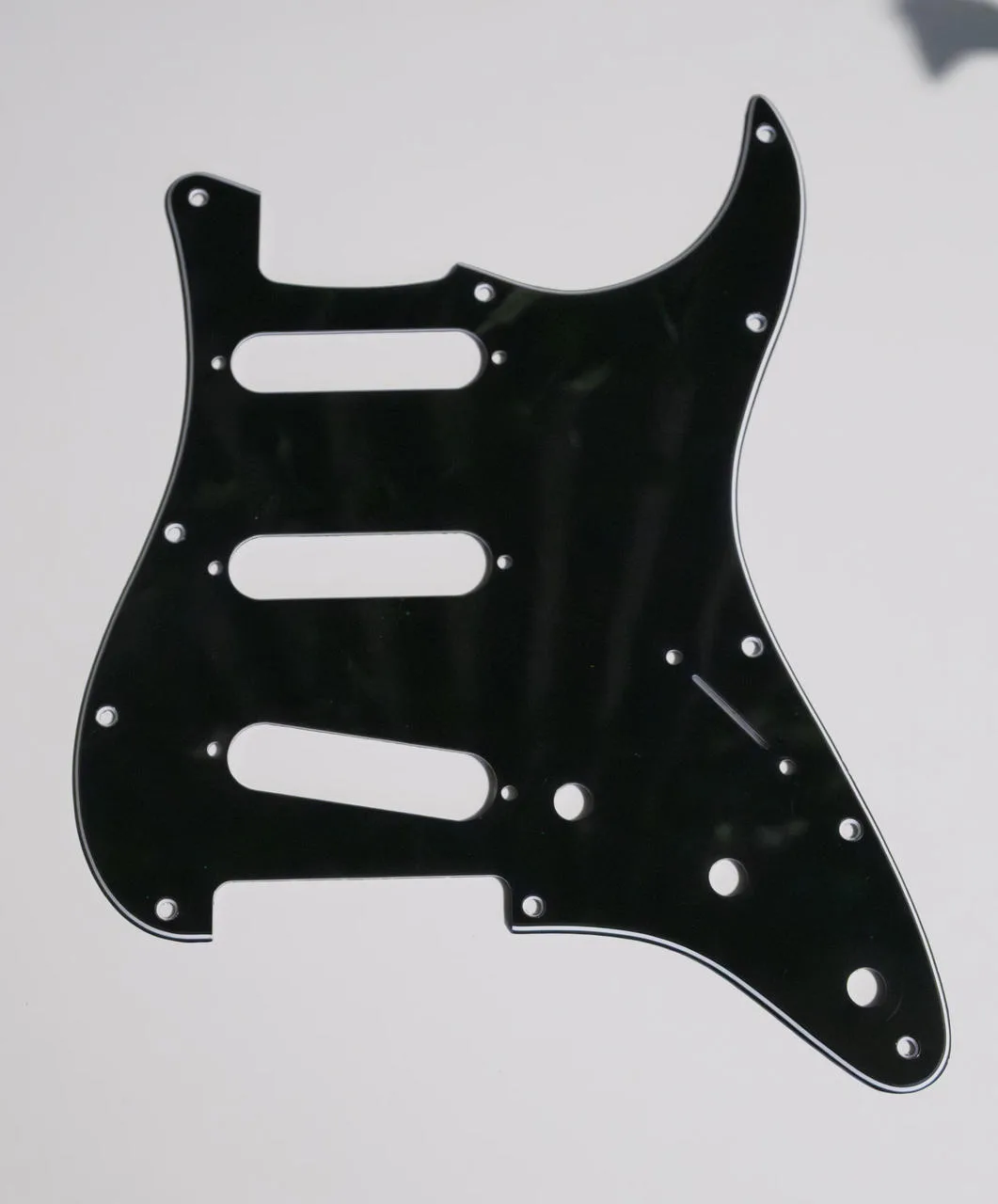 Pickguard + kryt tremola na Fender Stratocaster SSS