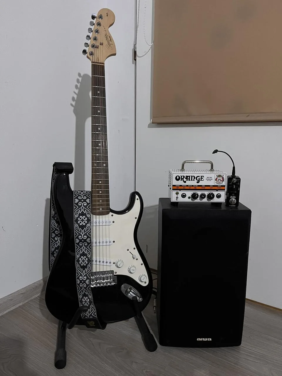 SET Fender squier affinity stratocaster + Orange micro terr
