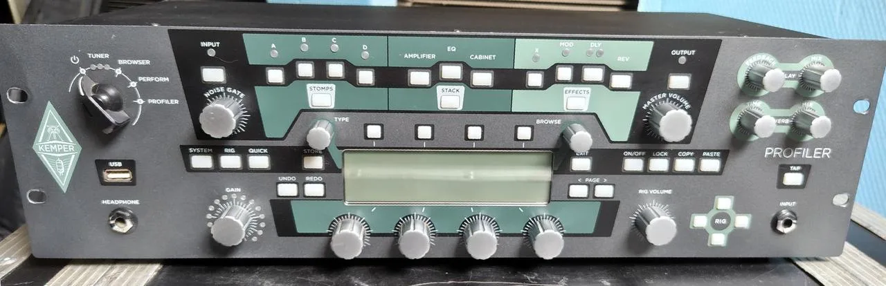 Kemper Profiler Power Rack + profiler remote foot controller