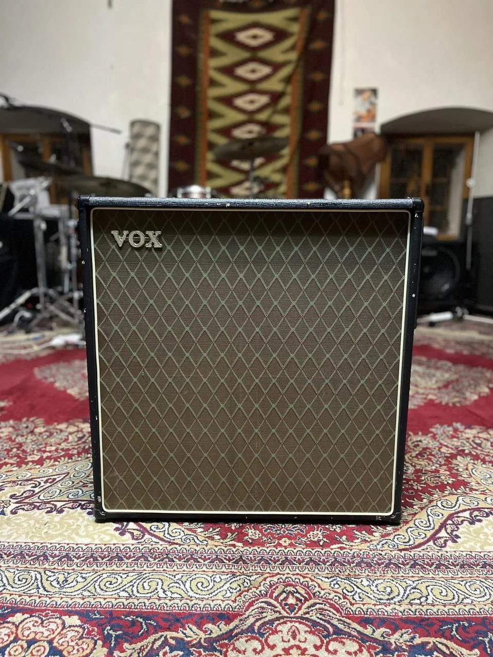 VOX V412BN – uzavřený kytarový box 4x12, mono/stereo