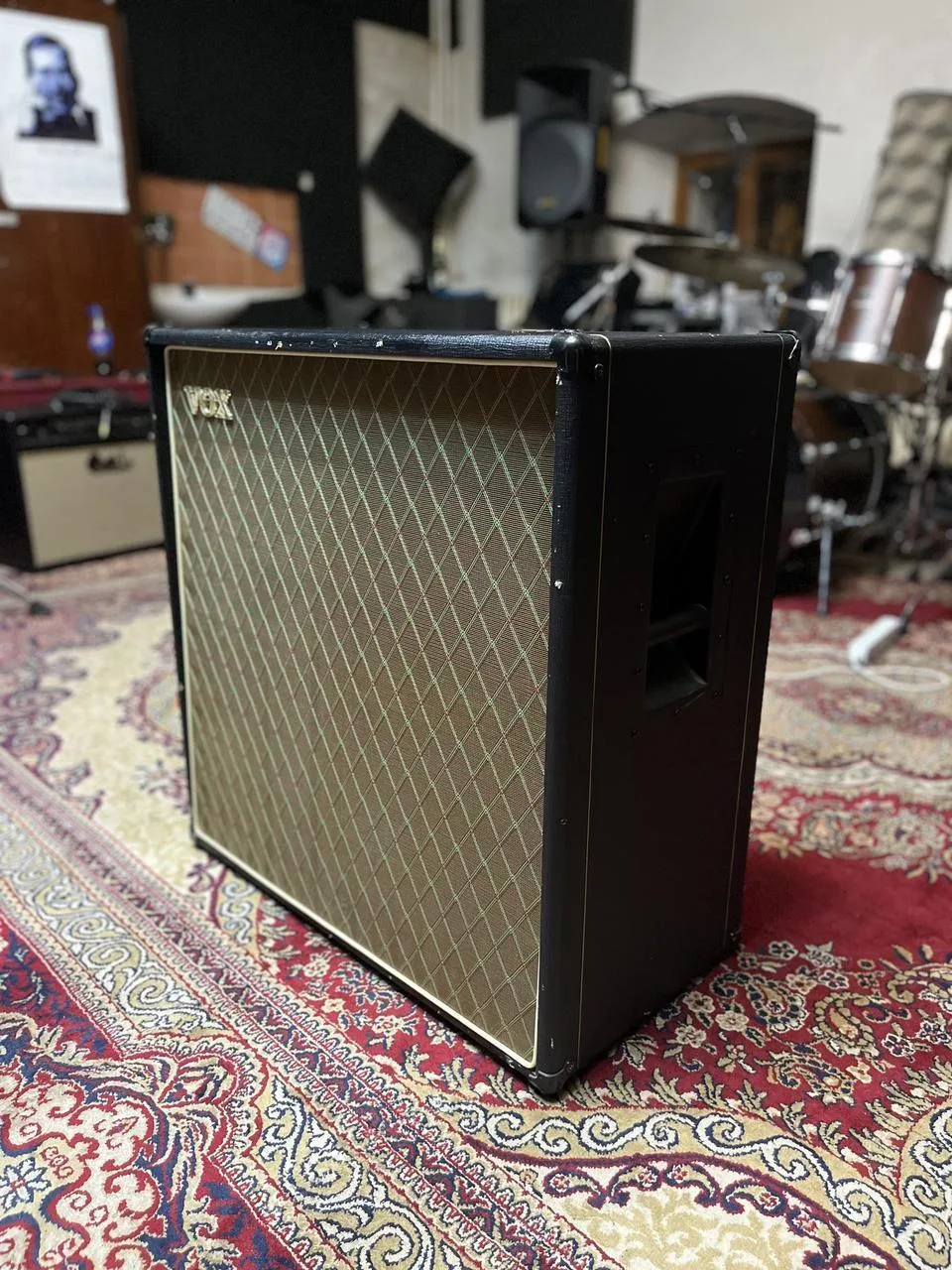 VOX V412BN – uzavřený kytarový box 4x12, mono/stereo