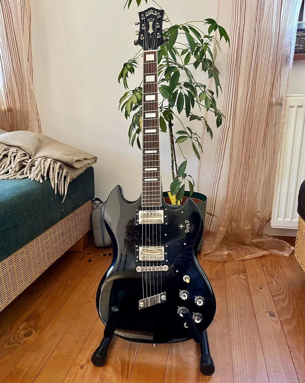 Guild S-100 Polara