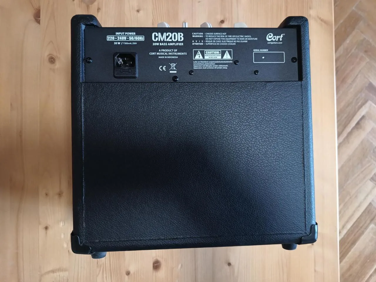 Cort CM20B