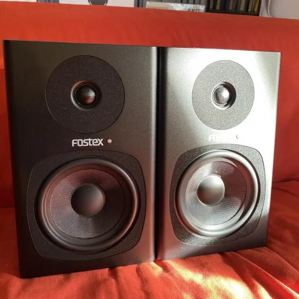 Fostex PM0.5d Black - malé, přísné a užitečné