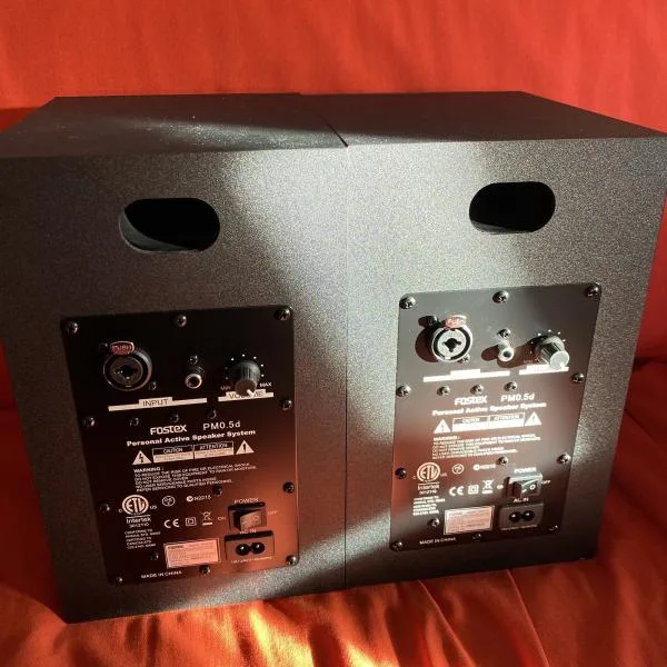Fostex PM0.5d Black - malé, přísné a užitečné