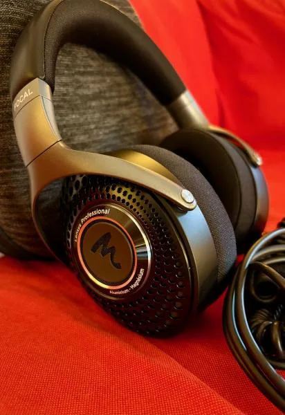 FOCAL Lensys - hloubka, jemnost, vyrovnanost