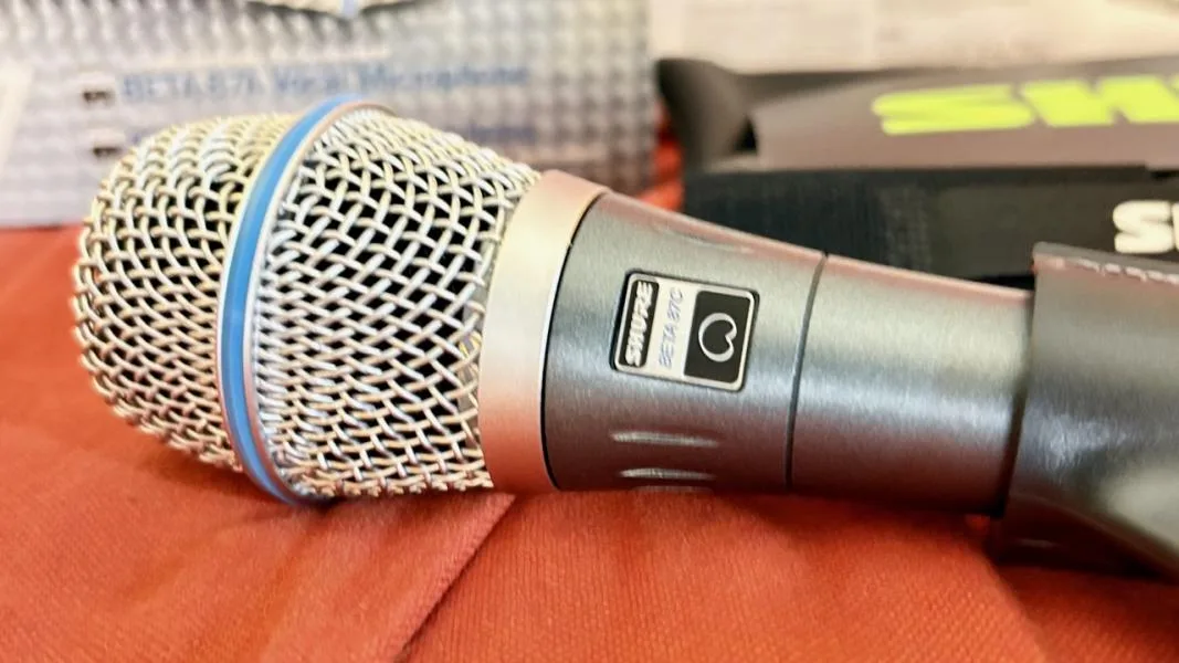 Shure Beta 87C - detaily s nízkým přeslechem