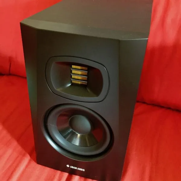 Adam T5V - větší zvuk než byste čekali