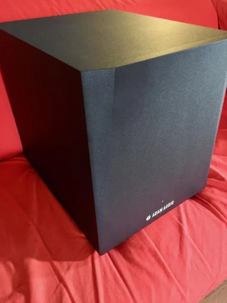 Adam Audio T10S - Solidní a hlubokohrající subwoofer