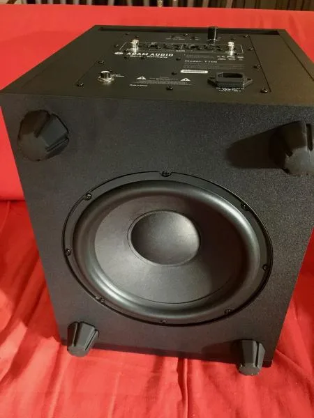 Adam Audio T10S - Solidní a hlubokohrající subwoofer