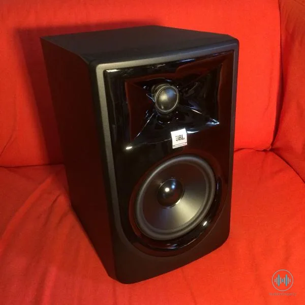 Překvapivě povedené studiové monitory JBL LSR305P MKII