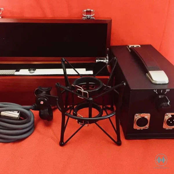 Krásný mikrofon, který se v mixu neztratí - Warm Audio WA-251