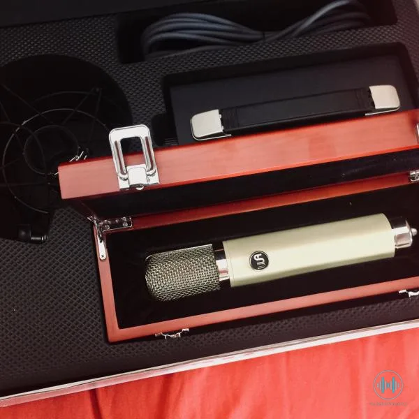 Krásný mikrofon, který se v mixu neztratí - Warm Audio WA-251