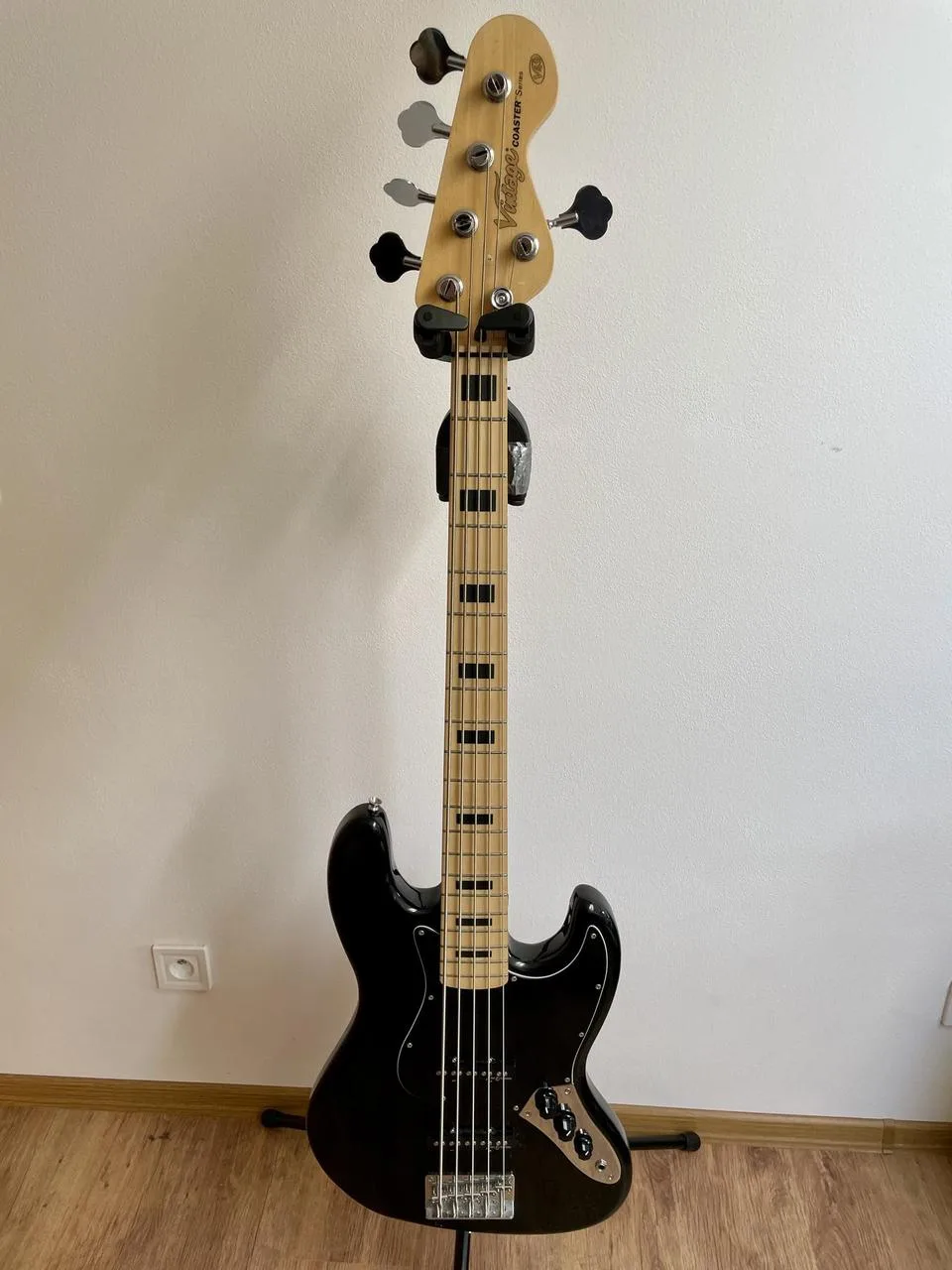 Vintage V495 Coaster series 5 strings JazzBass Black
