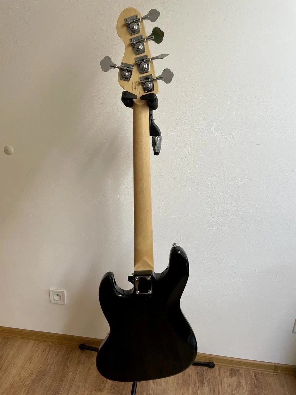 Vintage V495 Coaster series 5 strings JazzBass Black