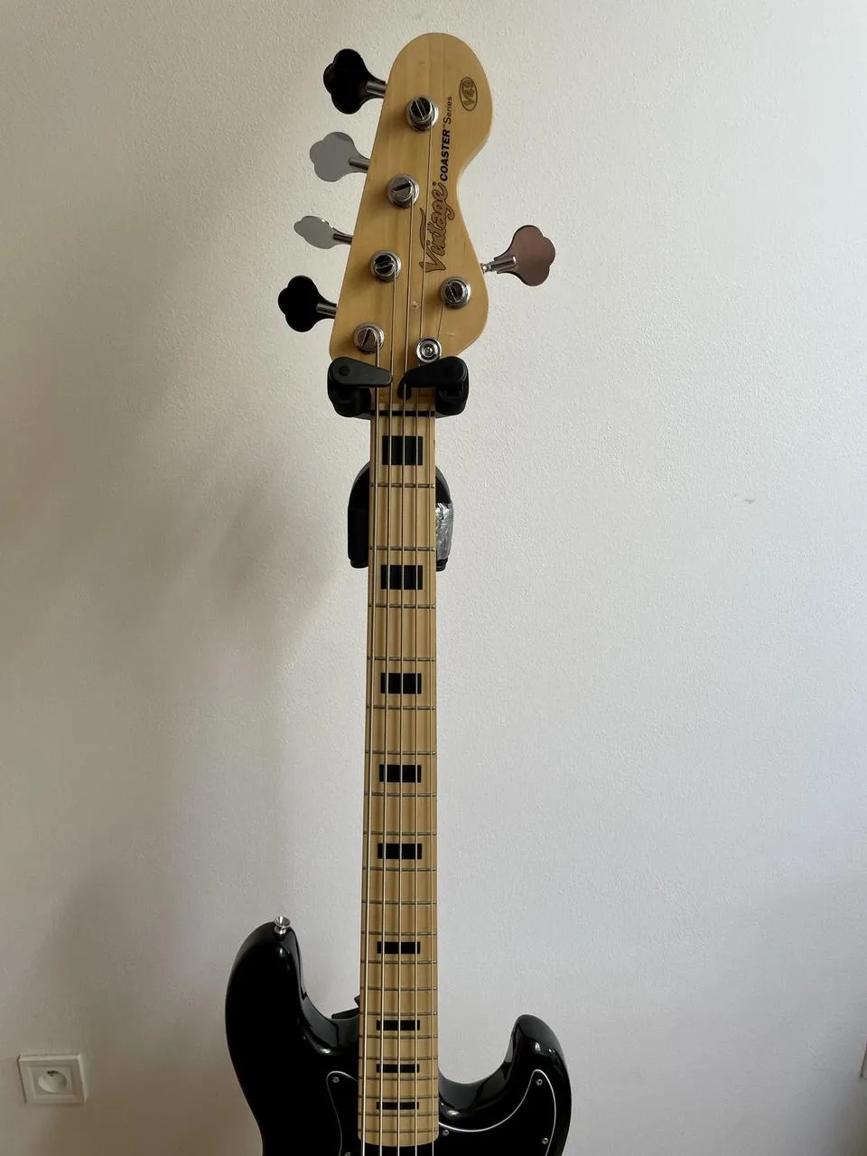 Vintage V495 Coaster series 5 strings JazzBass Black