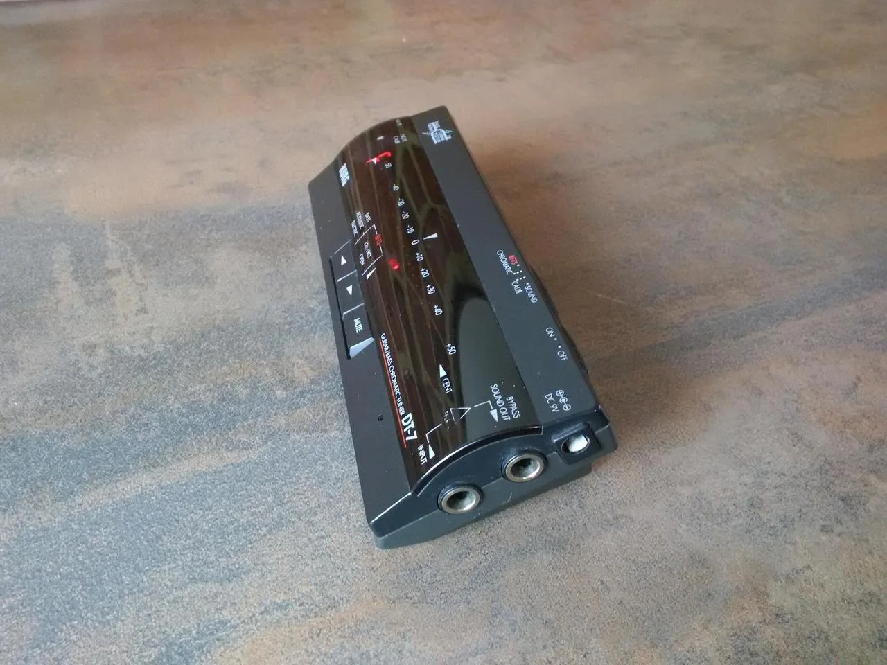 Chromatická ladička KORG DT-7 - kytara / basa / atd.