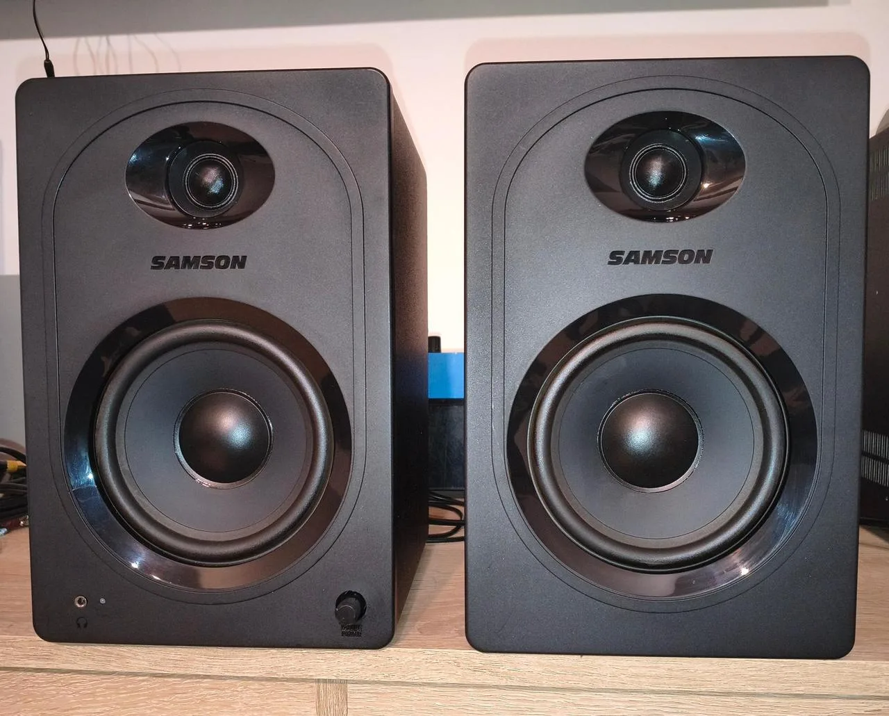 Samson Media One M50
