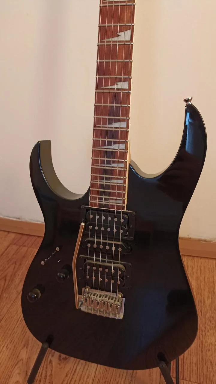 Ibanez Gio levácká / left