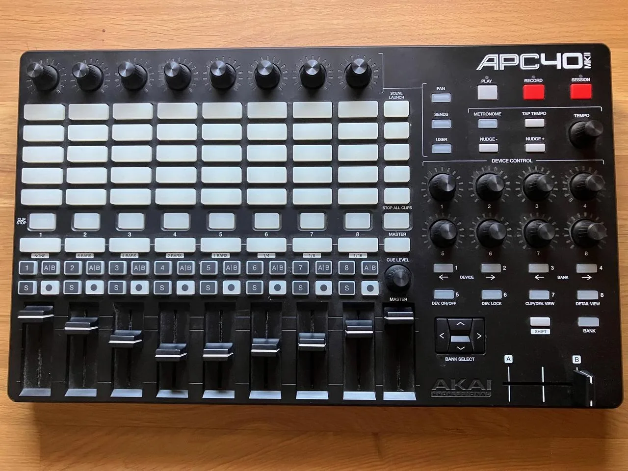Akai APC40 mkII MIDI kontroler