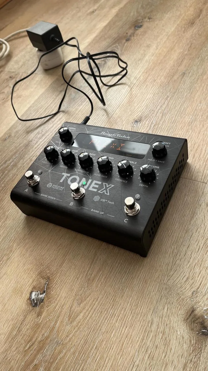 IK Multimedia TONEX Pedal