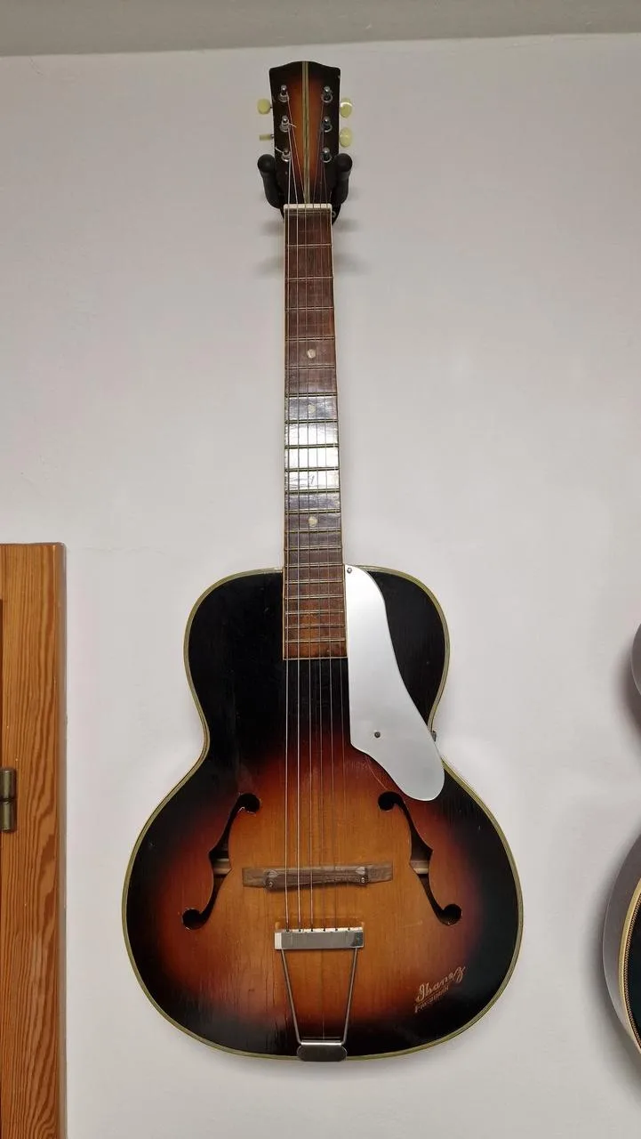 Ibanez Freshman Salvador kolem roku 1950