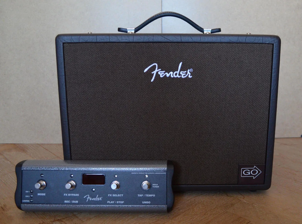 KOMBO pro akustiku Fender Acoustic Junior GO + pedál