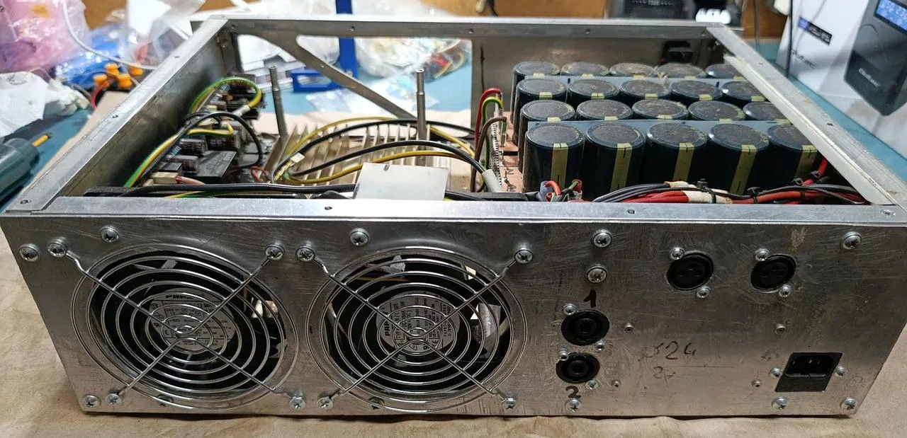 Rozestavěný zesilovač Aldax SPD 400 - 2x 400W