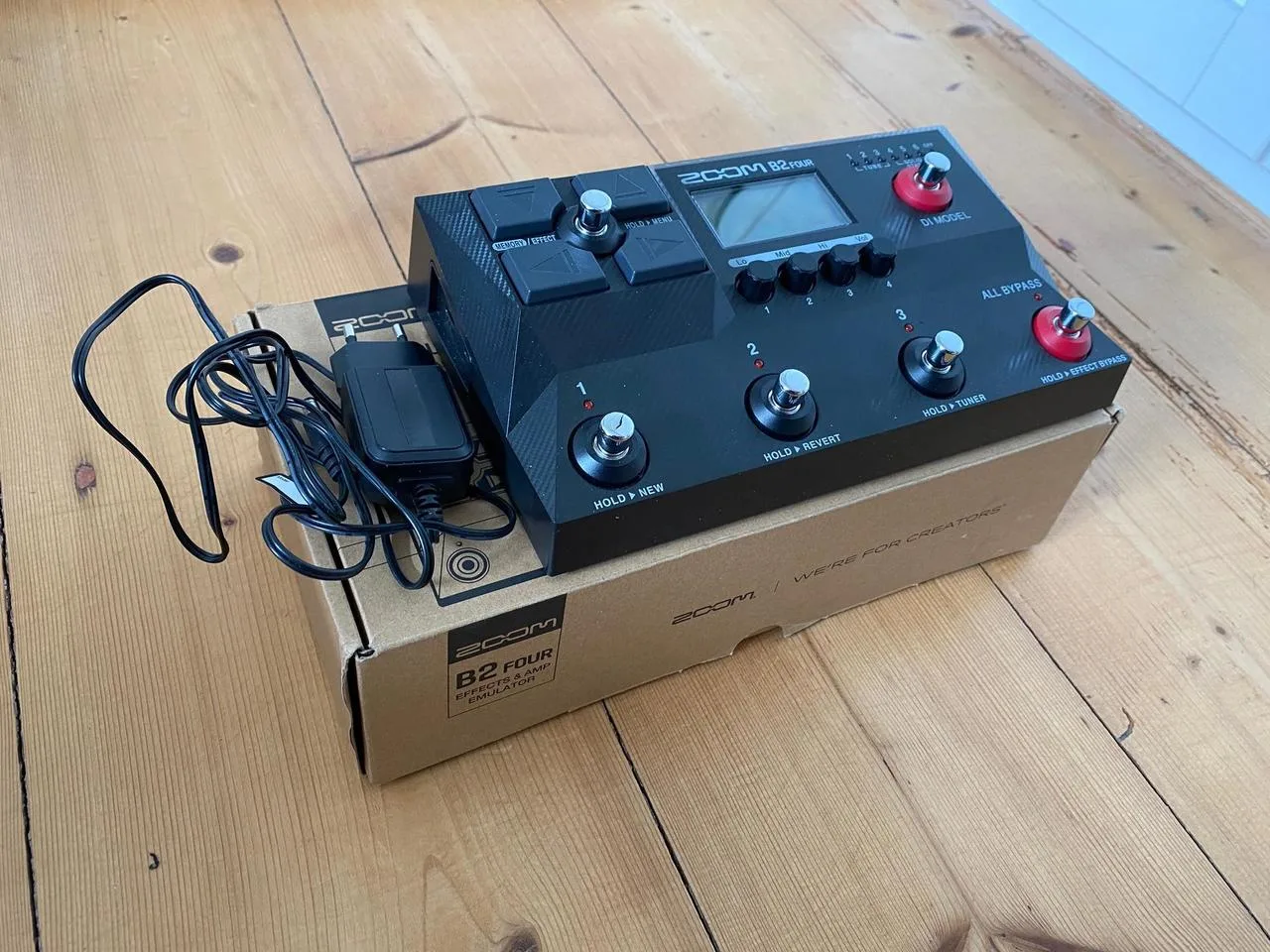 Zoom B2 Four