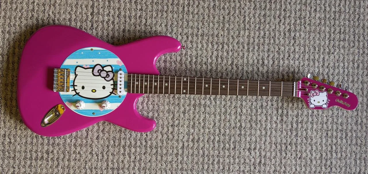 Plně funkční elektrická kytara HELLO KITTY