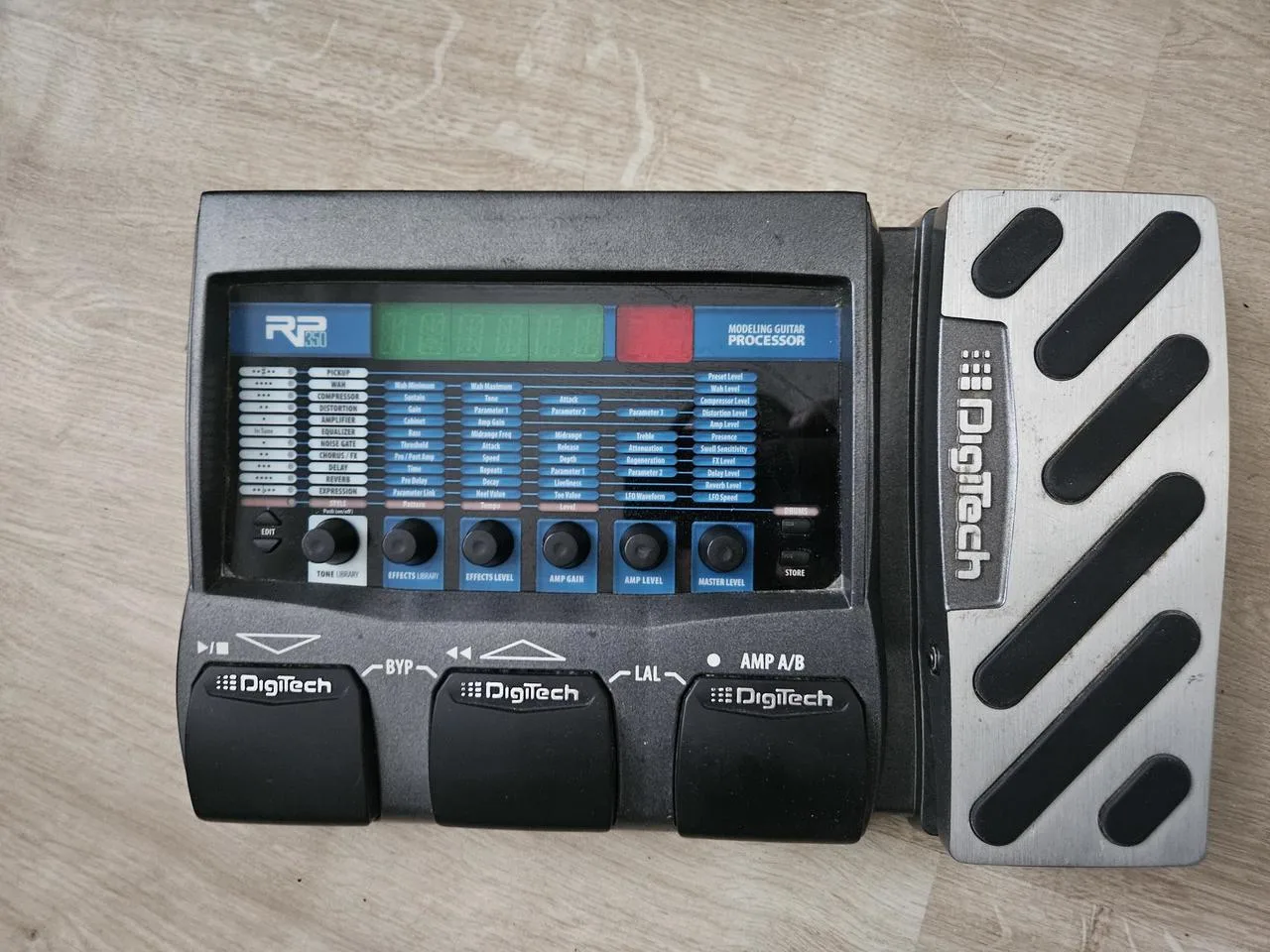 Prodám Digitech RP350
