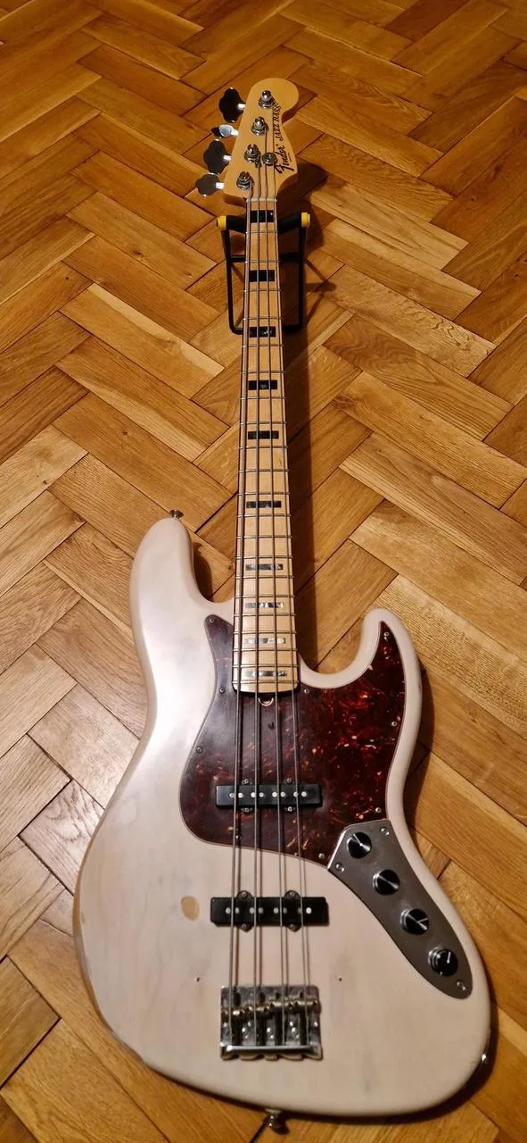 Pickguard na Fender jazz bass deluxe 2012 usa