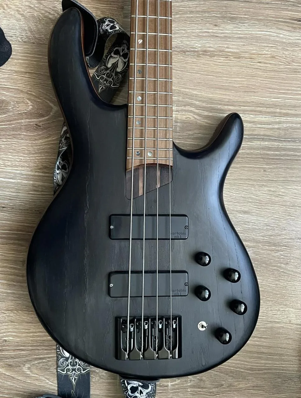 Prodám Cort B4 Element