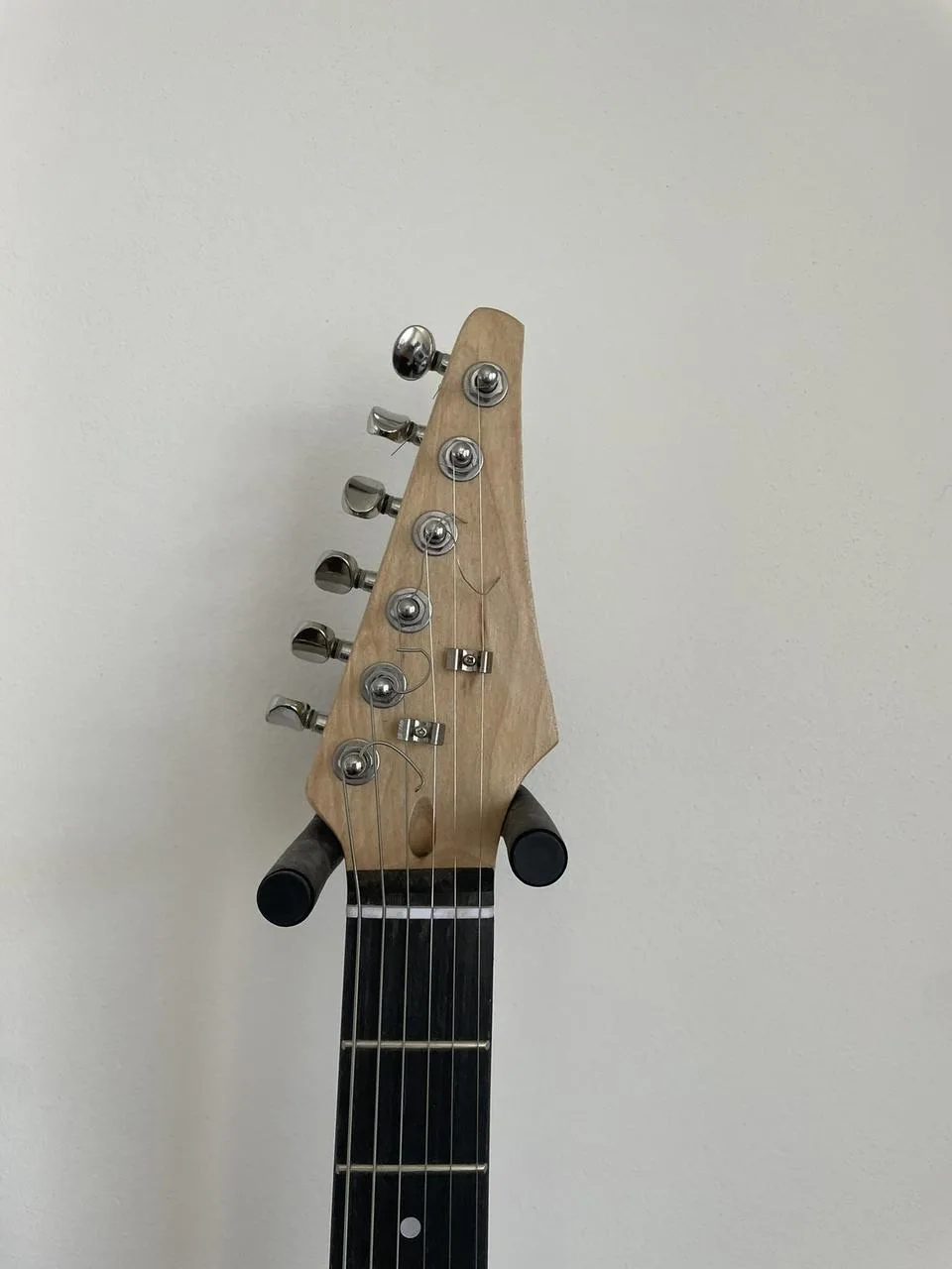 DIY netradiční elektrická kytara