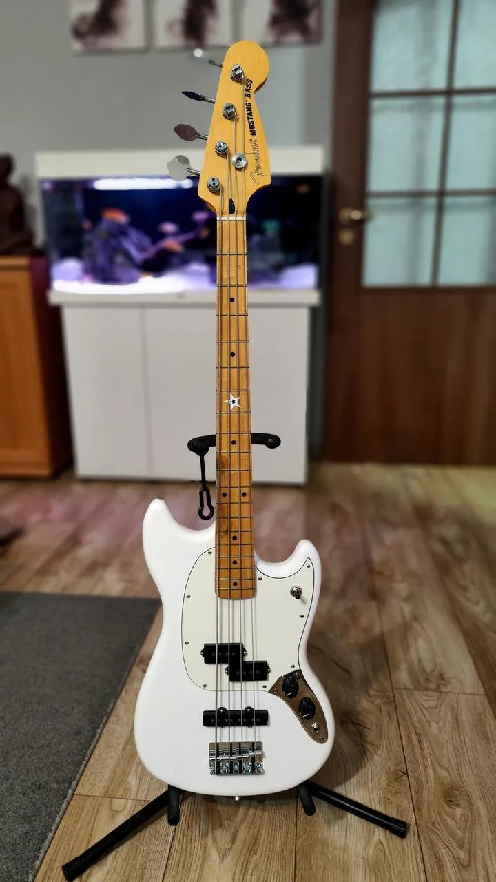 Fender Mustang bass
