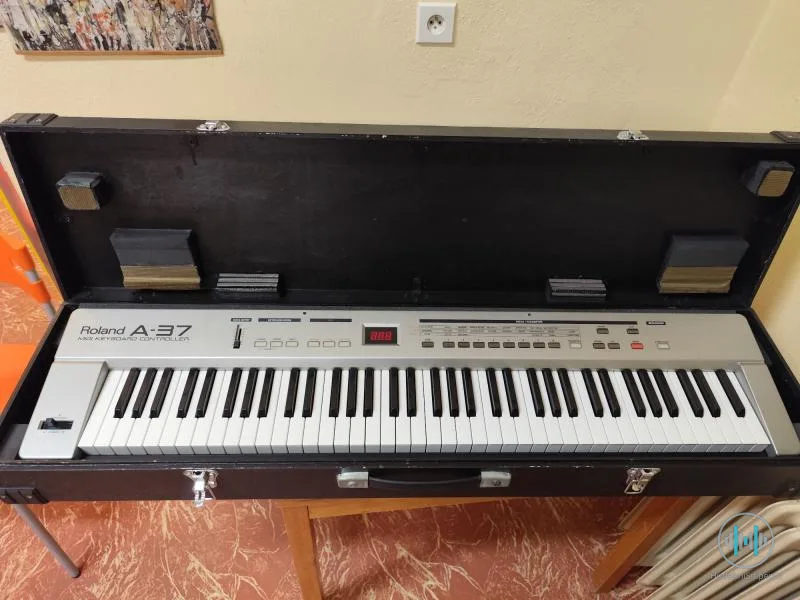 ROLAND A-37