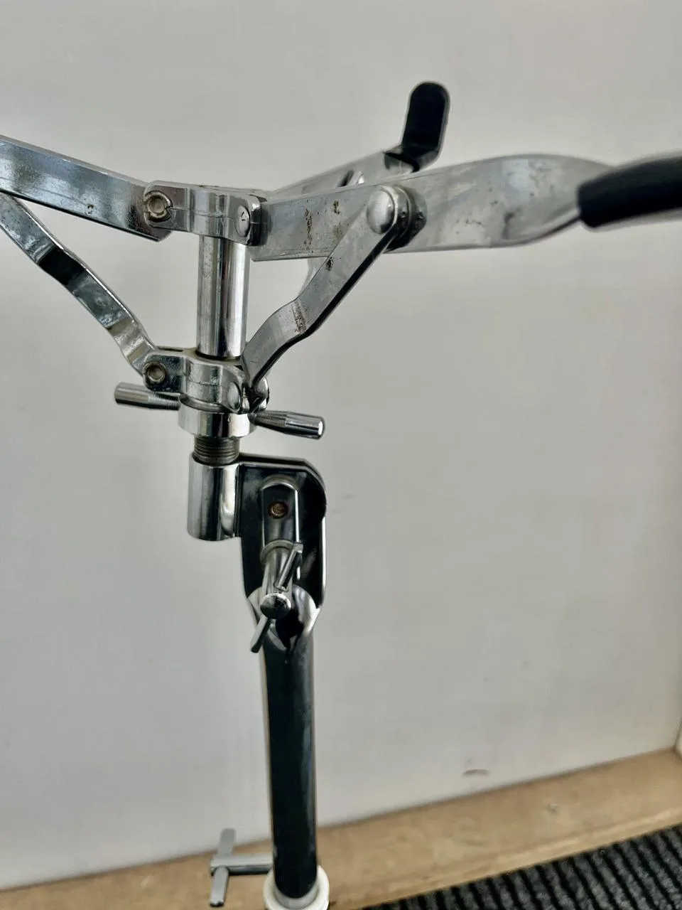 Pearl stojan na snare.