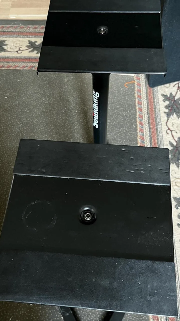 Prodám stojany na studiové monitory Soundking (pár)