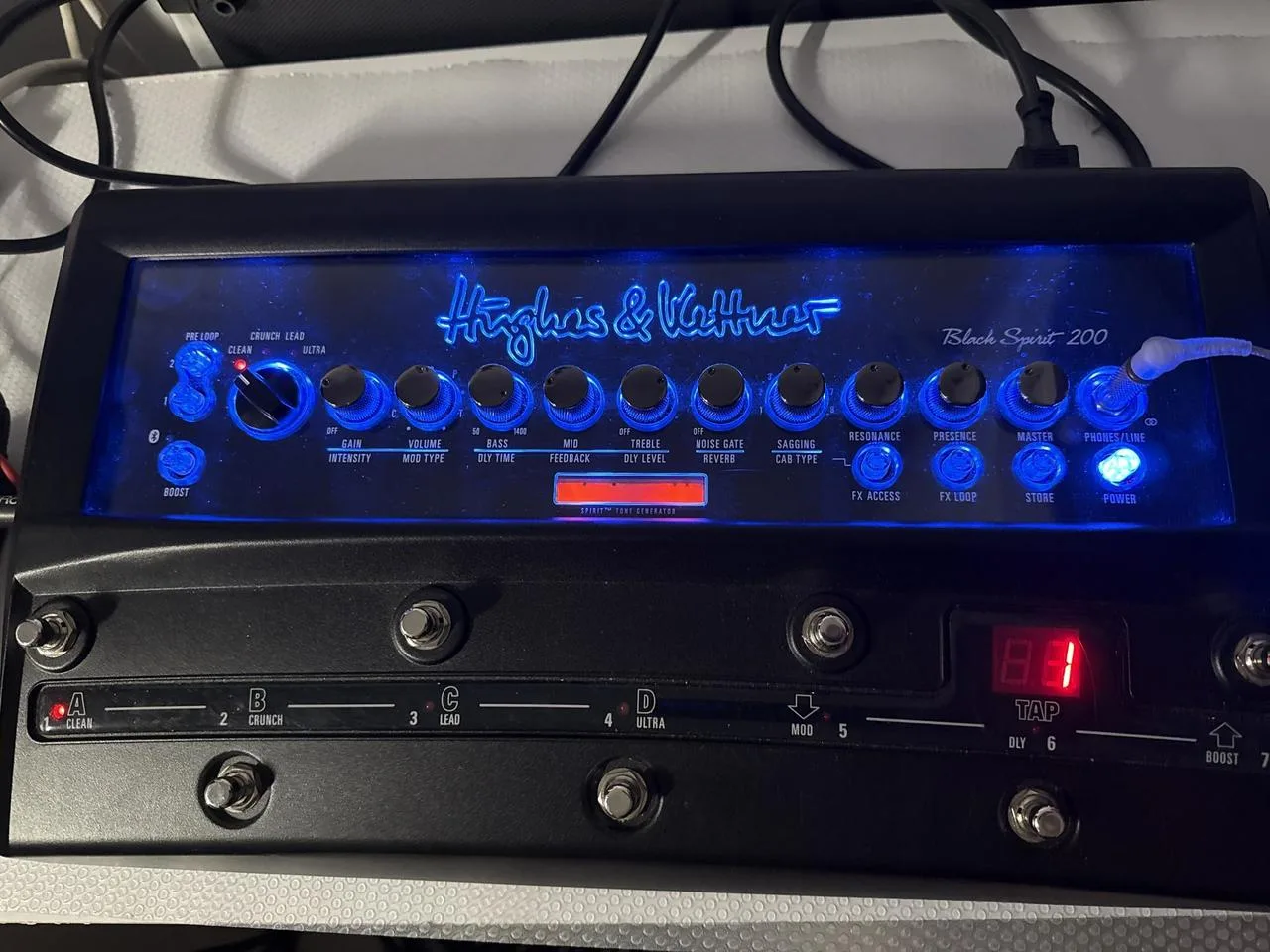 Prodám Hughes & Kettner Black Spirit 200 Floor