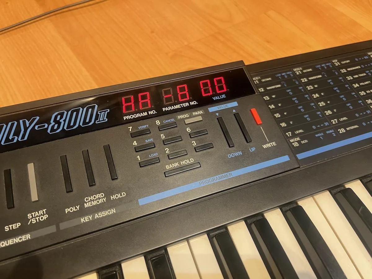Korg Poly 800 II s expanzí Hawk a Atomhawk