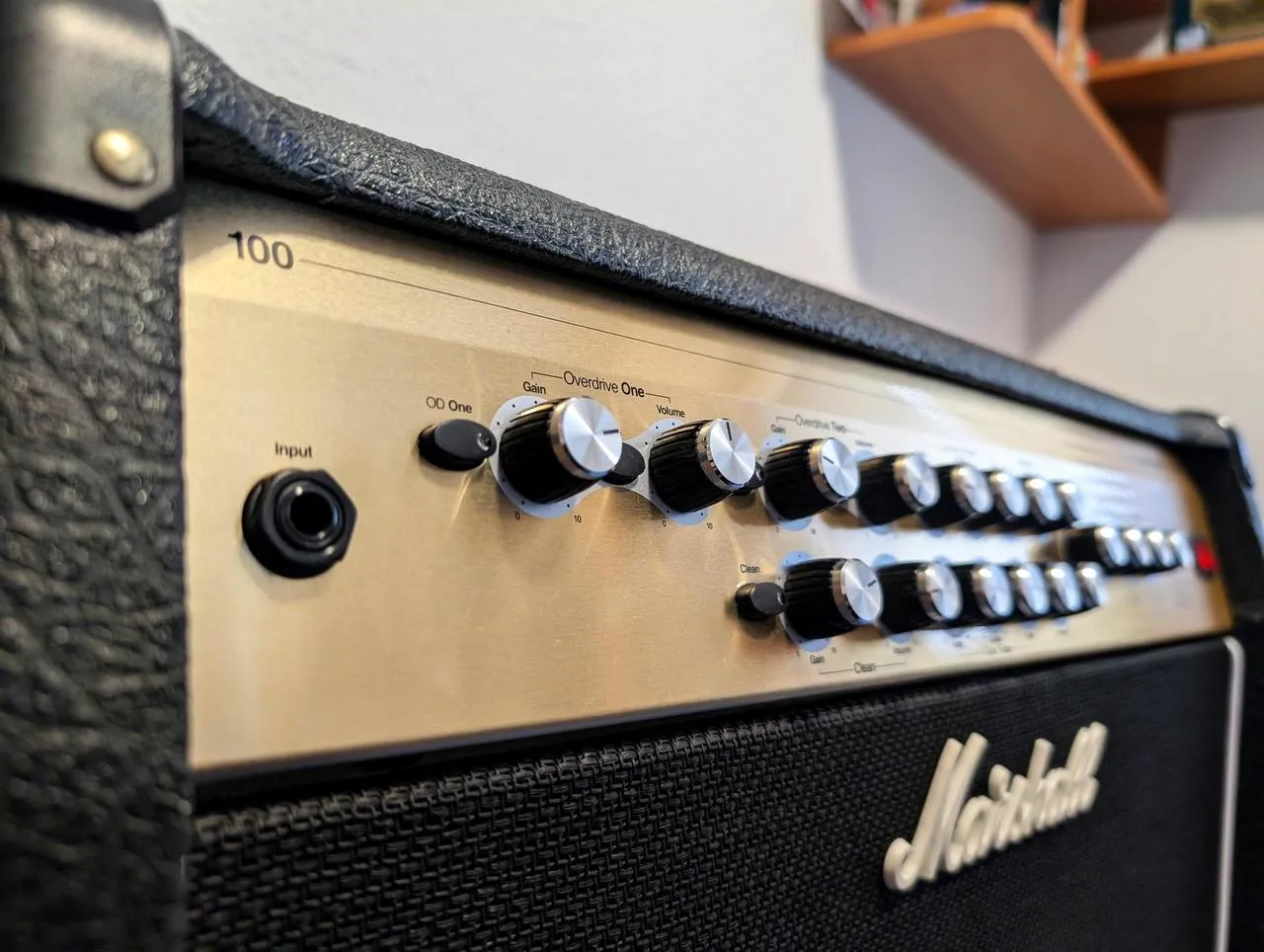 Pololampové kombo Marshall AVT100X