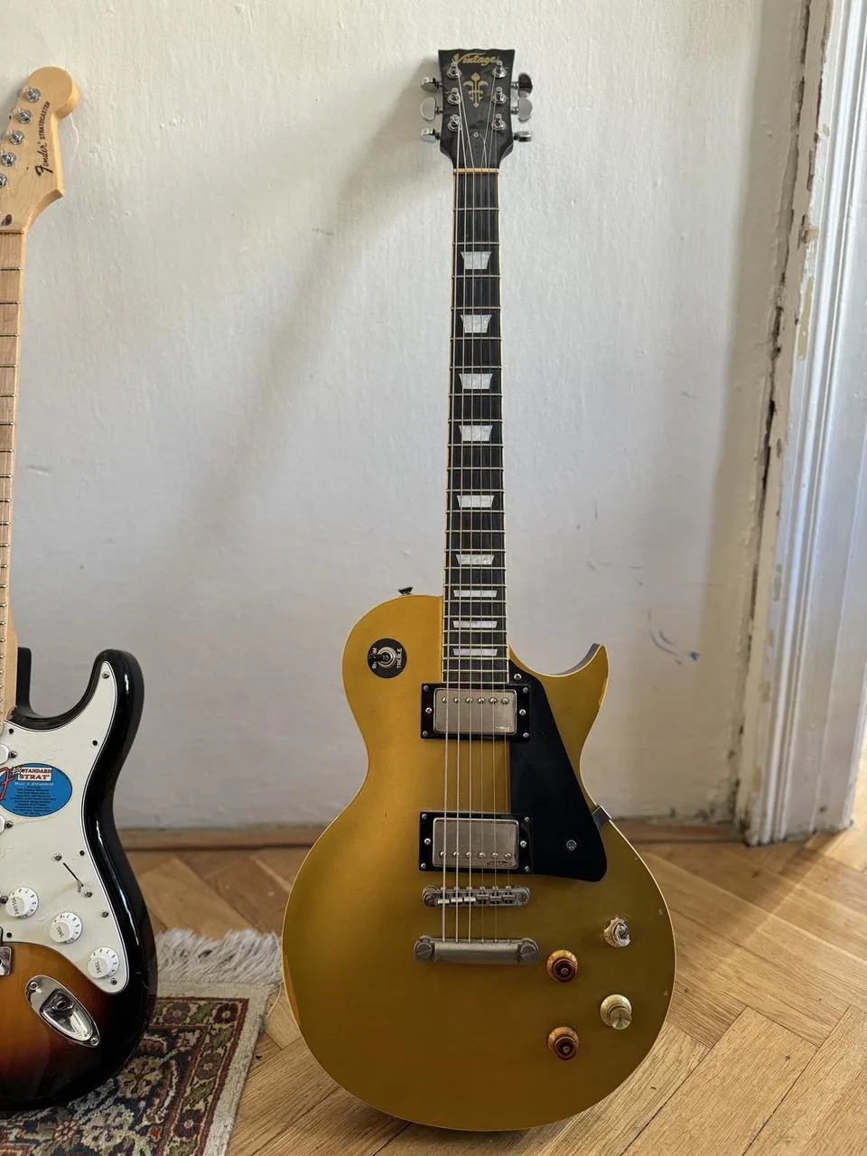 Vintage V100MRJBM ICON SERIES  Gold Top Joe Bonama
