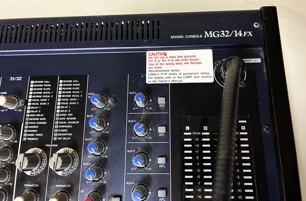 YAMAHA mixing console MG32/14FX