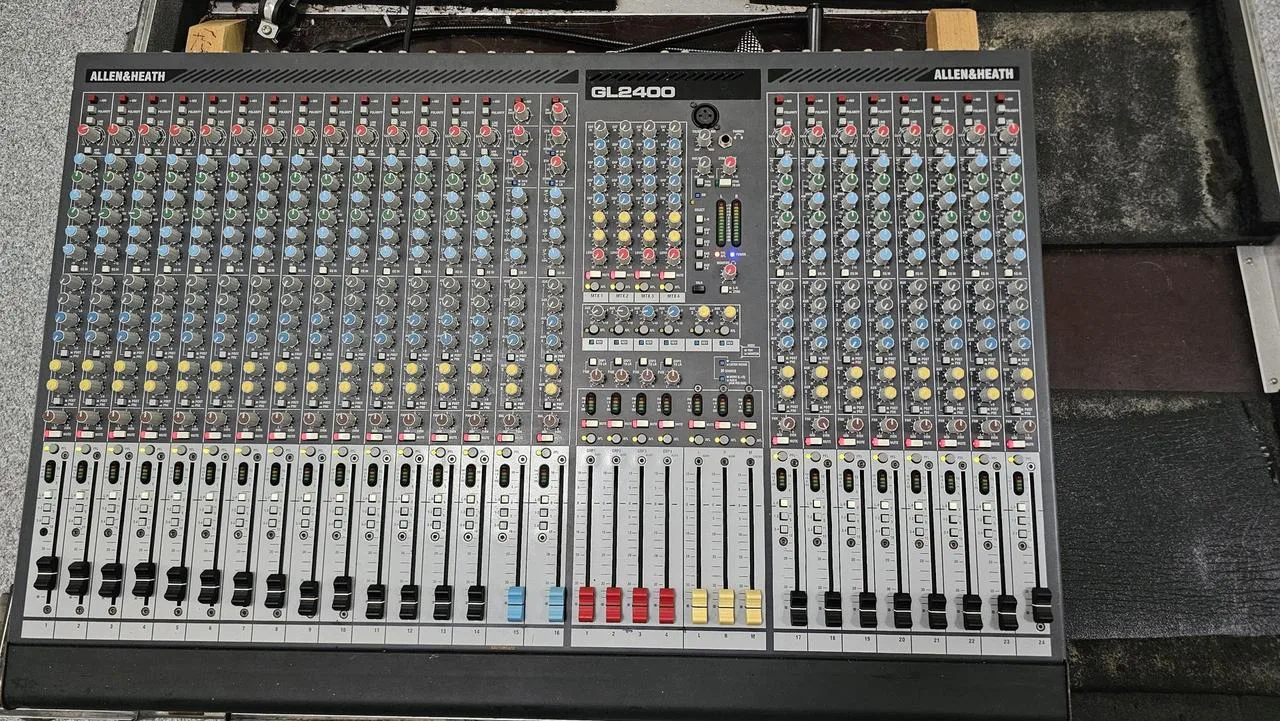 Allen&Heath GL2400 + case + 2 lampičky