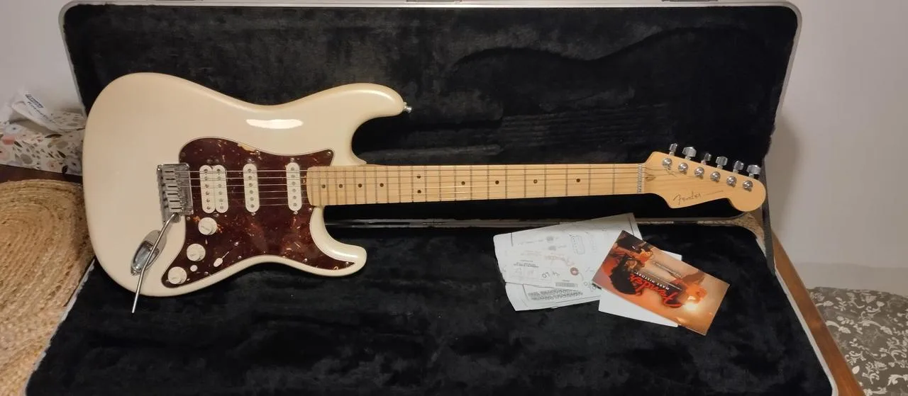 FENDER STRATOCASTER AMERICAN DELUXE