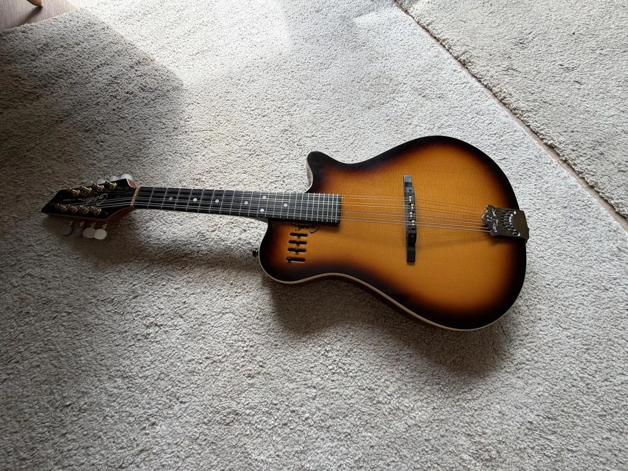 mandolína Godin A8  made in Kanada