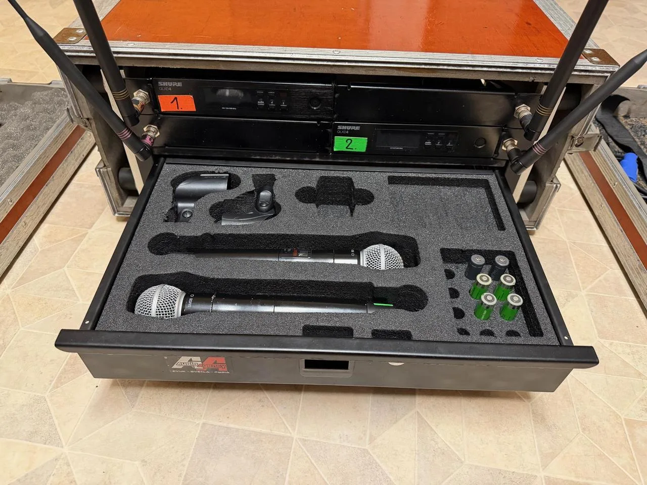 Shure QLXD/SM58 - 2ks + vybavený rack